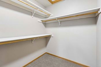 2-Bed gibbs hill (#56) -closet
